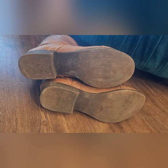 Brown Lace-Up Boots - Picture 6 of 7